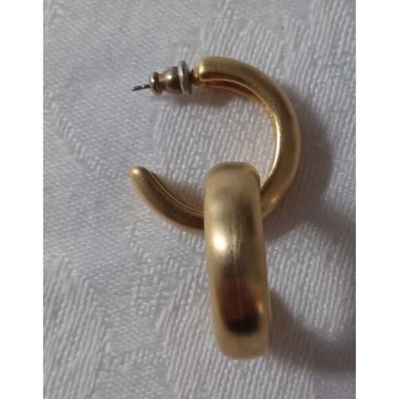 LOT OF BLACK, GOLD TONE NECKLACES, EARRINGS UNBRANDED 11 PIECES - Picture 7 of 16